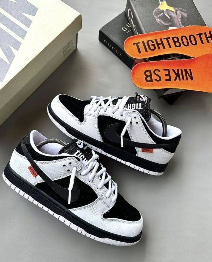 Nike SB Dunk Tightbooth
