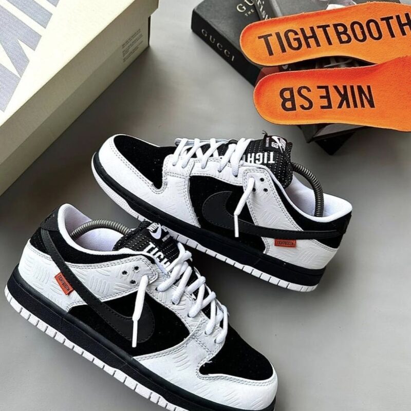 Nike SB Dunk Tightbooth