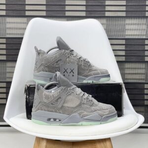 KAWS x Air Jordan 4 Retro Cool Grey 2 KAWS x Air Jordan 4 Retro Cool Grey