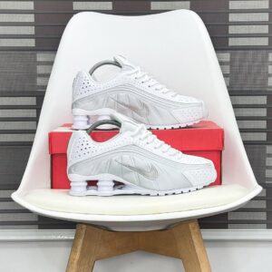 Nike Shox R4 "White/Metallic Silver" 2 Nike Shox R4 "White/Metallic Silver"