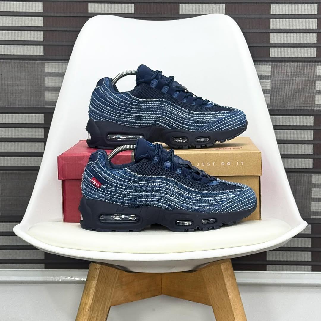 Nike Air Max 95 x Levi's 'Obsidian' 1 Nike Air Max 95 x Levi's 'Obsidian'