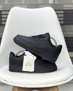 Nike Air Force 1 Low '07 "Triple Black" 2 Nike Air Force 1 Low '07 "Triple Black"
